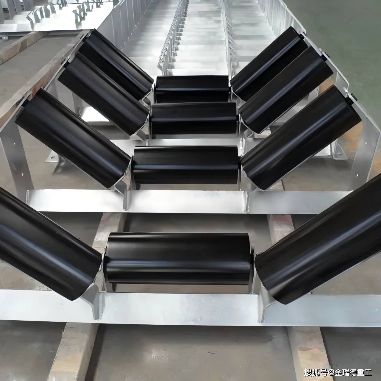 金瑞德重工主要做輸送設(shè)備配件,廠家主營(yíng)滾筒包膠,高分子托輥,清掃器